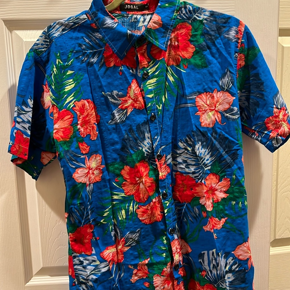 Men’s small casual button down Hawaiian/floral short sleeve shirt